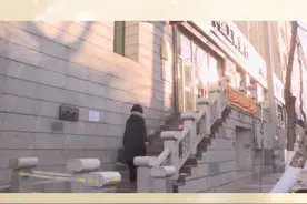 女子通过手机转账 竟然把钱误转到别人账户里视频封面