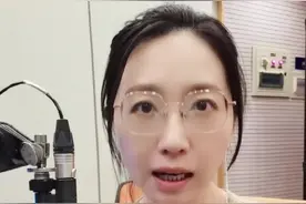 浑身湿透的背影让人破防……寻找救人英雄#光头大哥跳河营救落水女子 #新闻姐 @抖音短视频 视频封面
