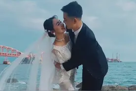 爱情就是这样的简简单单，不会去在乎别人的想法和看法，这就是我们的爱情之路#老妻小夫爱情不分年龄视频封面