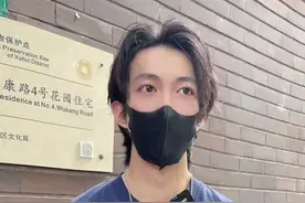 采访了10个男生有11个喜欢姐姐，这次又是姐姐赢了！#街访 #街头采访 #姐弟恋 #情感 #帅哥