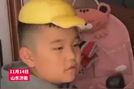 11月14日，山东济南，儿子上学要带小黄帽，爸爸用柚子皮以假乱真 #爸爸带娃 #我有一个好爸爸 #笑哭 
