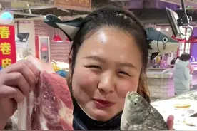 淡水鱼里鲫鱼肉质是越嚼越香，这个塞了肉的红烧鲫鱼，下饭还汤汁浓稠，关键是做法简单！孩子也可以吃！#美食视频封面