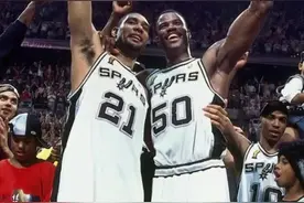 2003年的今天，邓肯在总决赛G6砍下21分20篮板 10助攻8盖帽的统治级数据，最终帮助我们战胜篮网，拿下队史第二个总冠军！🏆🏆 #圣安东尼奥马刺 #邓肯 #nba总决赛视频封面