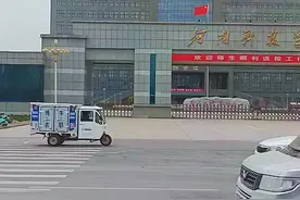 路过河南科技学院，位于河南辉县市学院路。这是百泉校区。本部在河南省新乡市视频封面
