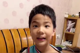 妈妈用暗号叫不起爸爸，你说到最后我爸到底喜不喜欢泼水？#come的喂 #家庭搞笑 #雷霆嘎巴 #全民抖包袱