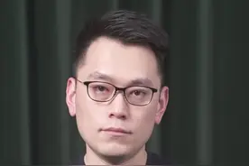 男人的友谊与利益。视频封面