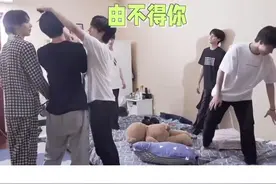 小马深切感受到了弟弟们“爱”，小马：倒也不必这么“爱”我#时代少年团 #马嘉祺视频封面