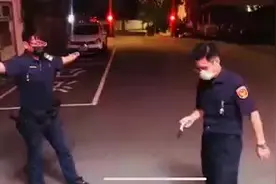 台灣省警察教你如何面對持刀歹徒  #平安守护 #遵纪守法视频封面