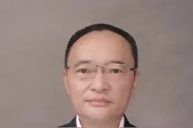 副院长那句话究竟是发给谁的？#副院长工作群发不雅信息被停职 视频封面