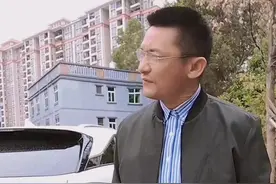 美国来中国避难还觉得自己高人一等，啥也不是！#幽默搞笑 #专治不开心 @抖音短视频 视频封面