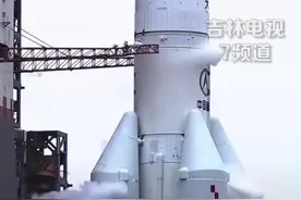 震撼！4月29日，长征五号B遥二运载火箭搭载“天和”核心舱成功升空！中国空间站首舱入役！视频封面