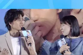 #电影有一点动心 首映礼【戏客现场】#任素汐 和 #言承旭 互动🍃 坦言开始是冲着导演，但后来被价值观吸引视频封面