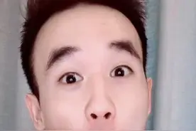 嚼过的口香糖居然可以瞬间把包装还原上去！原理居然是这样的。#魔术 #魔术道具 @抖音短视频视频封面