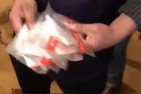 “梅姨案”寻子15年，申军良前往广州与儿子见面，准备了5个N95口罩作为相见礼物视频封面