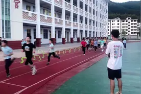 200米追逐跑，有动力就是不一样！#校园生活 #田径训练视频封面