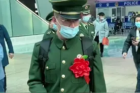 2021年冬季退伍季，兵哥哥双眼通红，依依不舍地离开了这个一辈子忘记不了地方。祝一路顺风！视频封面