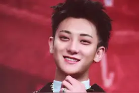 #黄子韬发了IU照片后秒删 #黄子韬 黄子韬表白#IU李知恩，哈哈哈#周杰伦 也夸#IU 不错～#娱乐播报台视频封面