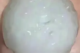 10月1日凌晨，大连突降鸡蛋大的冰雹，网友拍下机场内部分飞机被砸#鸡蛋大的冰雹砸到飞机#大连冰雹最新消息视频封面