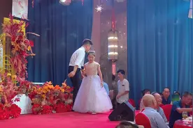 #婚礼现场 一个喜欢唱歌的小女孩视频封面