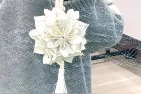 我不说！没人知道这是用试卷折的吧！谁会拒绝一个这样子的樱花绣球啊～#手工diy #折纸 #手工 #简单易学的折纸教程 #樱花绣球