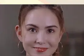 #昆凌侯佩岑相似经历，感觉昆凌一直在模仿侯佩岑，网友称昆凌是侯佩岑的替代品吗？#娱乐播报台视频封面