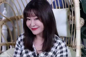 #治愈系笑容 #金牌育言家 #幸福感 一起来学主持人训练笑容的方法吧！笑口常开，好运自然来！视频封面