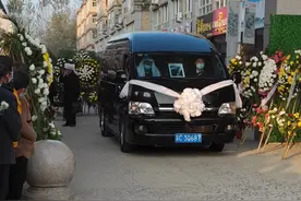 还债过程有多艰辛，只有杜长胜自己知道……但是倾家荡产，他也要把儿子儿媳欠的债还上，让孙子能挺直腰杆做人#江苏全民目击 #诚信 视频封面