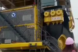 徐工集团为中国五矿量身打造的徐工xde440矿车，是一辆世界上最大的后驱刚性采矿车！#矿卡 #矿用车 #矿山车 #工程机械视频封面