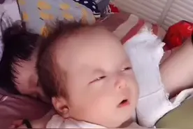 新生儿一天几次大便正常，你家一天几次呢#感谢抖音我要上热门 #育儿经验分享 #抖音母婴视频封面