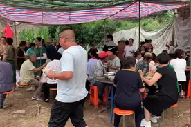 山西农村唱大戏，全村老少爷们大聚餐，吃开锅拉面油果视频封面