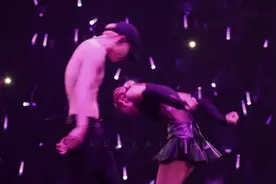 张艺兴上海演唱会《Lay U Down》直拍focus，脱衣舞！#张艺兴视频封面