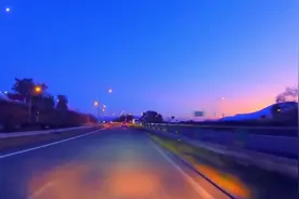 去见你想见的人吧，趁阳光正好，趁微风不噪，趁繁花还未开至荼蘼