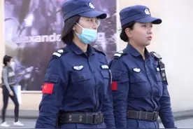 西湖湖滨女子巡逻队！退伍不褪色！巡逻保平安！日巡五萬多步！一般人吃不消！你们辛苦了！#西湖女子巡逻队@杭州街拍视频封面