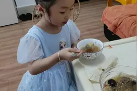 小宝贝感冒了都没胃口吃饭起床煲了银耳莲子羹视频封面