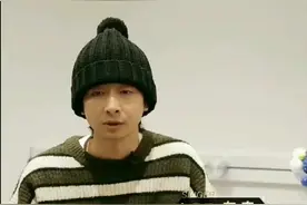 左立被问华晨宇比自己知名度更高有什么感想，左大爷说华晨宇就该光芒万丈#华晨宇 #左立 #歌手