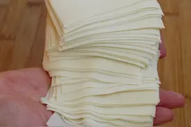 我家馄饨皮从来不买，学会2个技巧，1碗面粉做60张，透明又筋道#美食 #面食