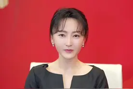 文艺工作者，电视剧《问天》女主角江遥扮演者何雨晴祝福人民论坛创刊30周年，并预祝第八届国家治理高峰论坛年会成功举办。#人民论坛国是厅视频封面