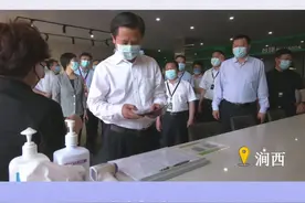 20日上午，市委书记江凌来到涧西区春光社区健身中心，扫码支付办理了健身卡，社区健身中心年卡365元，每天只需要1元，全市60个社区健身中心通用。视频封面