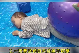 一岁之后的宝宝突然喜欢吃手啃指甲是怎么回事？该怎么缓解？日常可以坚持做这三点#亲子#育儿视频封面