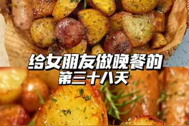 夏日炎炎女友没胃口吃东西，做点好吃的给她#在家做美食 #抖音美食推荐官 #土豆香肠口蘑拼盘 #酸辣无骨鸡爪 #凉面