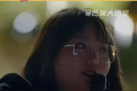 抬头是万般星辰 低头看到彼此的满天星辰 浪漫至死不渝#李雪琴 #浪漫 #温暖视频封面