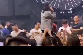 感觉这个#保洁阿姨 会火，提前马克一下！拿着工资去蹦迪的人请拿着工资在蹦迪的人喝酒！视频封面