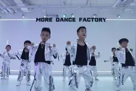 4-6岁的小帅哥们，会跳舞的男宝太帅了#少儿街舞 #帅气出场