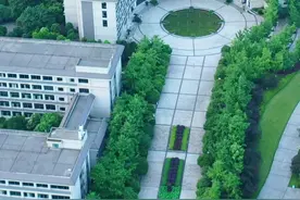 一个大学就是一座山，重庆绿化最好的学校之一#重庆第二师范学院#8d魔幻山城重庆视频封面