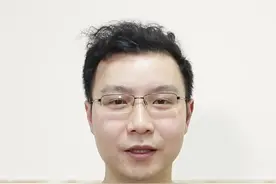 20岁大学生右眼突然看不清，检查后发现原来是这种病#四川 视频封面