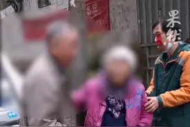 快递小哥扶摔倒老人，男子全程录像作证，老伴来时问摔的还是撞的！不要让好好心人寒了心！视频封面
