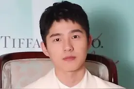 #刘昊然 ：我是一个么得感情的“签名机器”～😂#if姐 #明星 #万万没想到 #文娱记者报告书视频封面