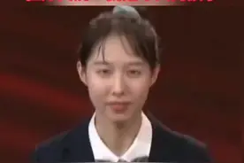 一个打耳洞都怕疼的姑娘，为救同学挡下8刀，崔译文说：“我是军人的孩子”#见义勇为 #感动 视频封面