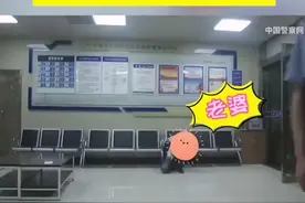 醉酒男子派出所内醒酒 却实力上演“宠妻狂魔 ”狂塞民警“狗粮”视频封面