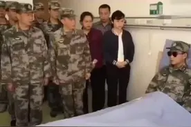他敬军礼的瞬间，让人禁不住泪如雨下！#感动中国 #战友 #敬礼视频封面